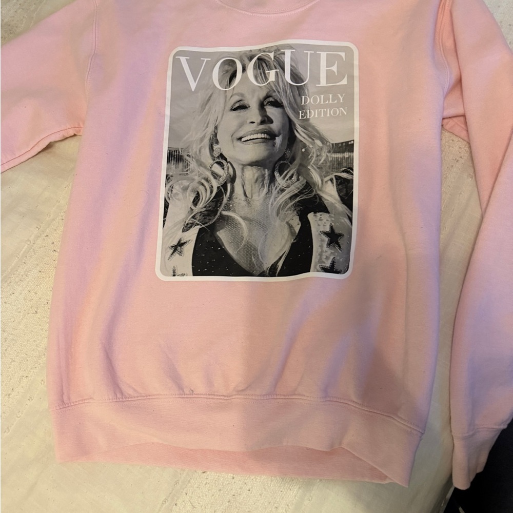 Gildan Pink Graphic Sweatshirt